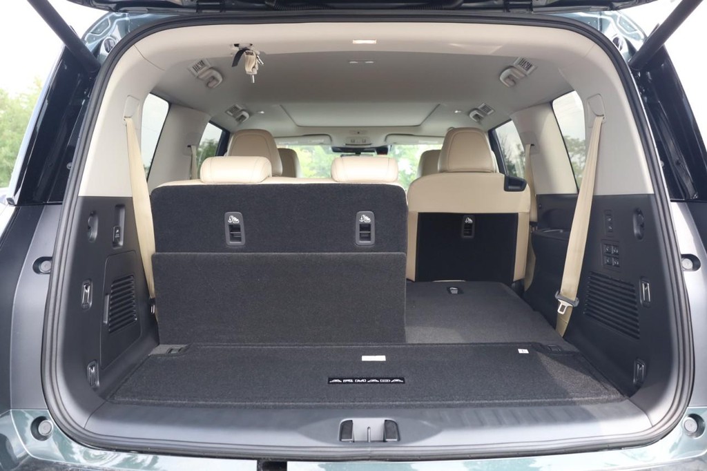Nissan Armada Vehicle Image 07