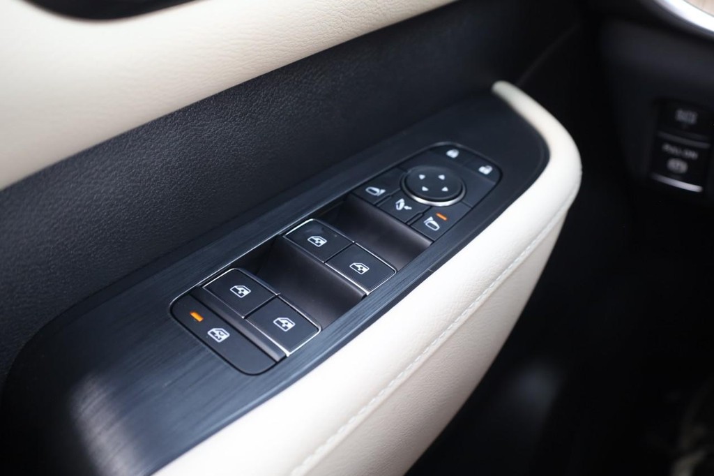 Nissan Armada Vehicle Image 16