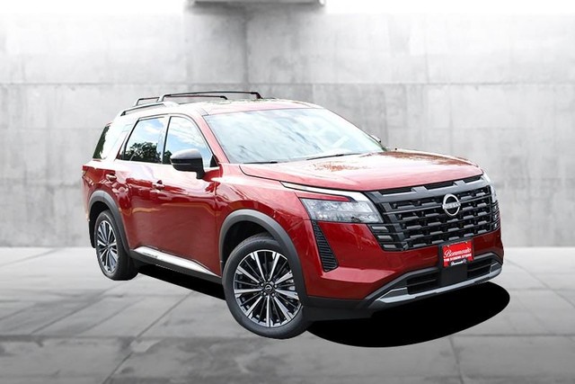 Nissan Pathfinder Vehicle Full-screen Gallery Image 2