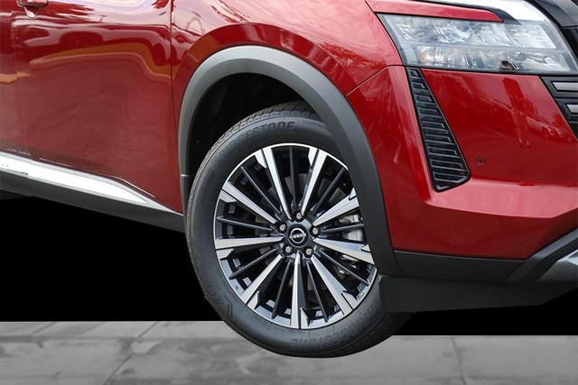 Nissan Pathfinder Vehicle Full-screen Gallery Image 3
