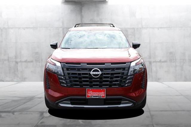 Nissan Pathfinder Vehicle Full-screen Gallery Image 4