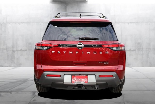 Nissan Pathfinder Vehicle Full-screen Gallery Image 6