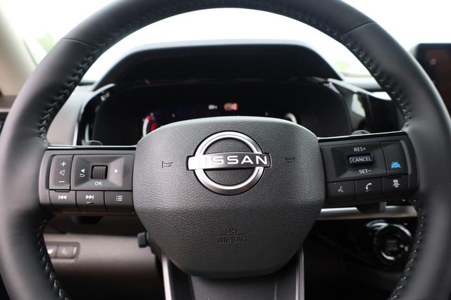 Nissan Pathfinder Vehicle Full-screen Gallery Image 13