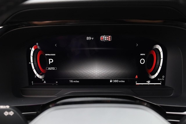 Nissan Pathfinder Vehicle Full-screen Gallery Image 14