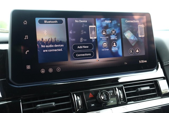 Nissan Pathfinder Vehicle Full-screen Gallery Image 15