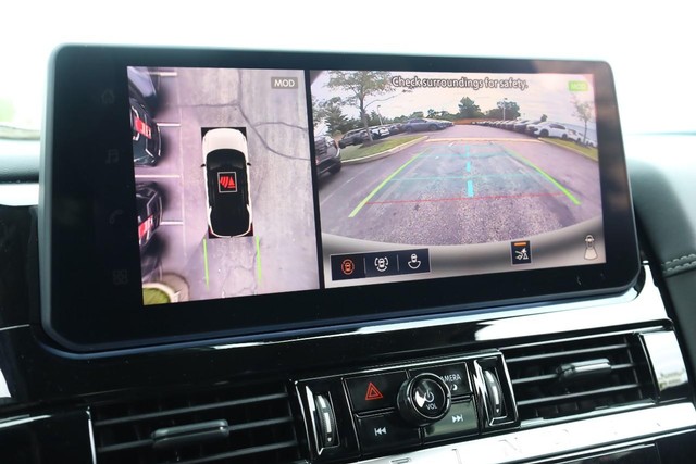 Nissan Pathfinder Vehicle Full-screen Gallery Image 16