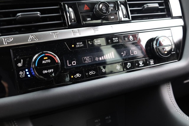 Nissan Pathfinder Vehicle Full-screen Gallery Image 17