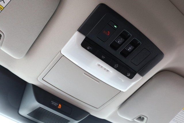 Nissan Pathfinder Vehicle Full-screen Gallery Image 20
