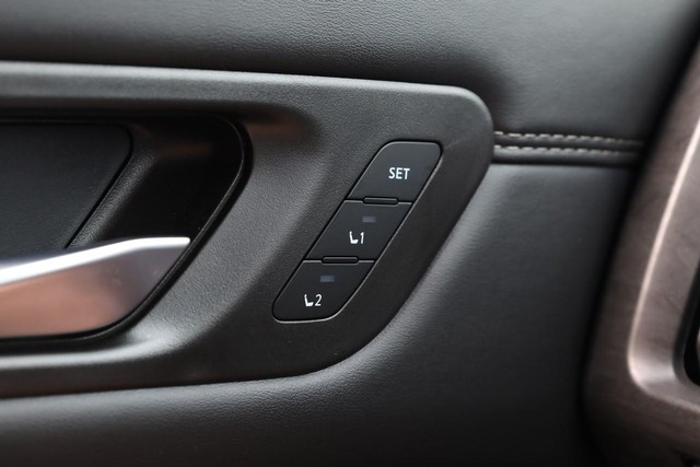 Nissan Pathfinder Vehicle Full-screen Gallery Image 22