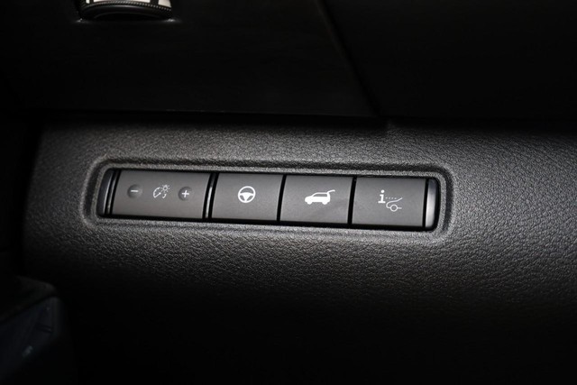 Nissan Pathfinder Vehicle Full-screen Gallery Image 23