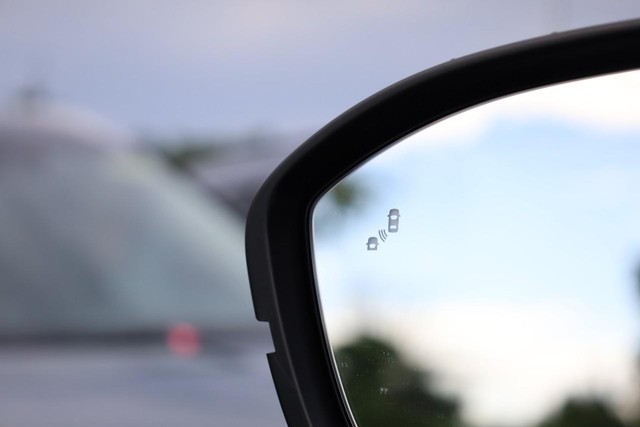 Nissan Pathfinder Vehicle Full-screen Gallery Image 24