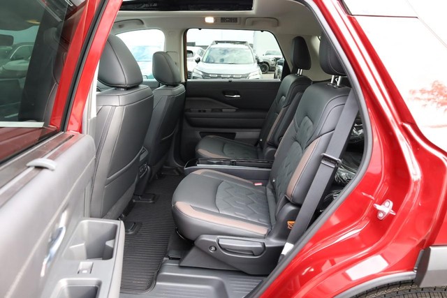 Nissan Pathfinder Vehicle Full-screen Gallery Image 25
