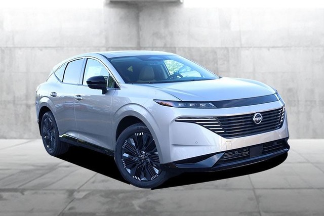 Nissan Murano Vehicle Full-screen Gallery Image 2