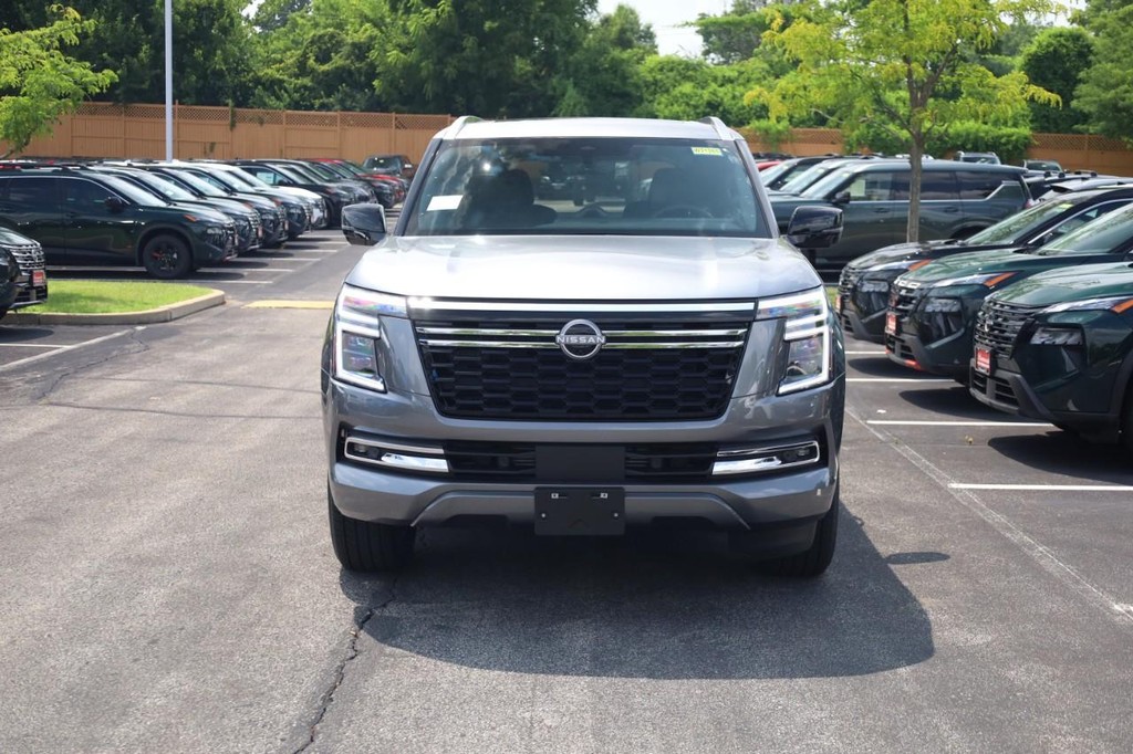 Nissan Armada Vehicle Full-screen Gallery Image 3