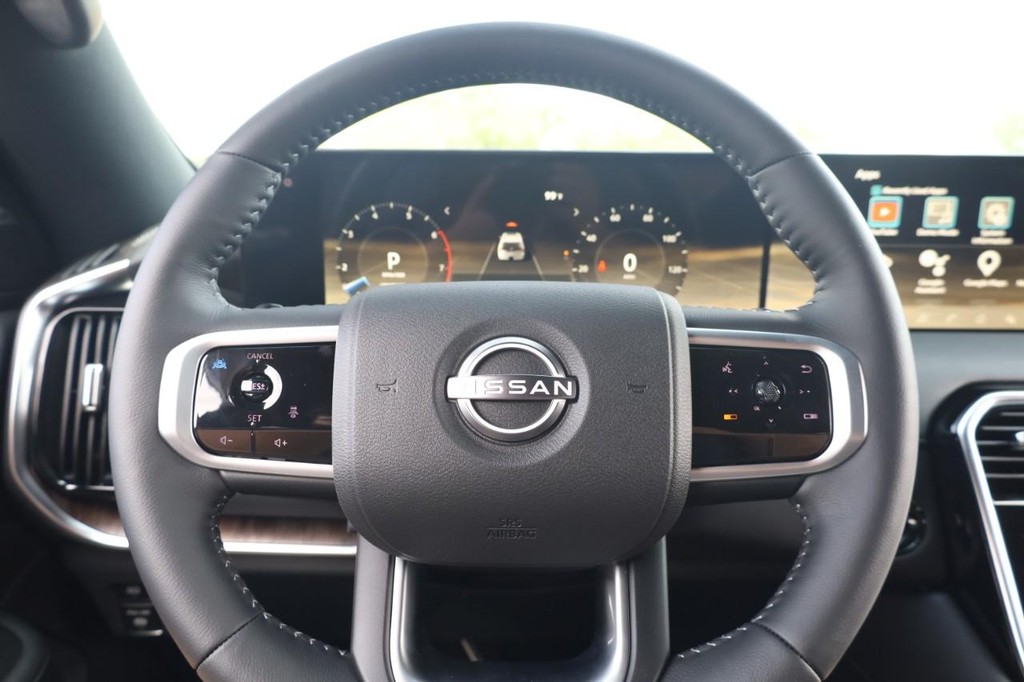 Nissan Armada Vehicle Full-screen Gallery Image 10