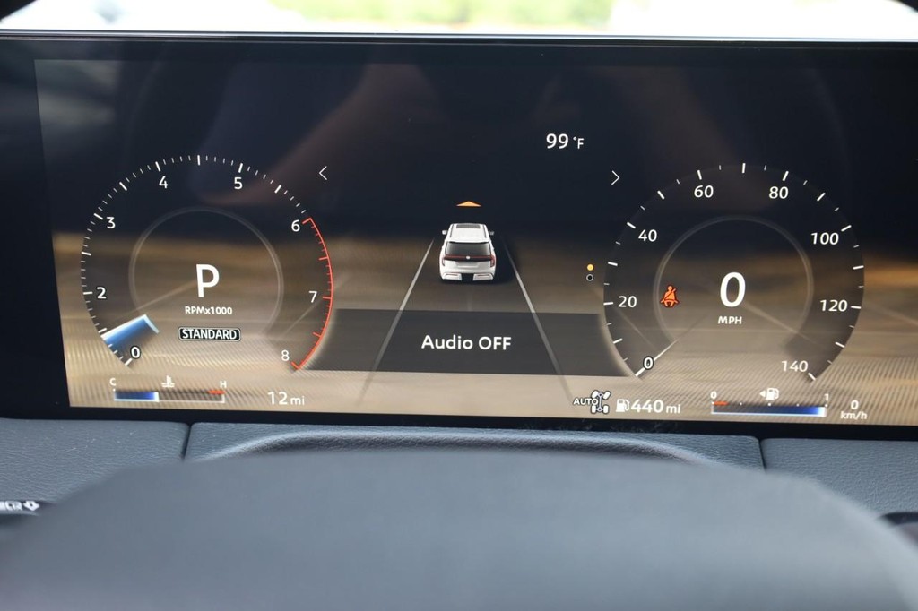 Nissan Armada Vehicle Full-screen Gallery Image 11