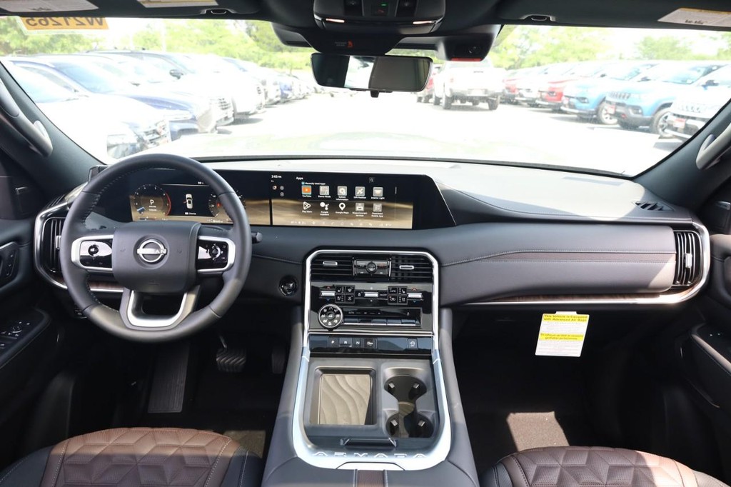 Nissan Armada Vehicle Full-screen Gallery Image 21