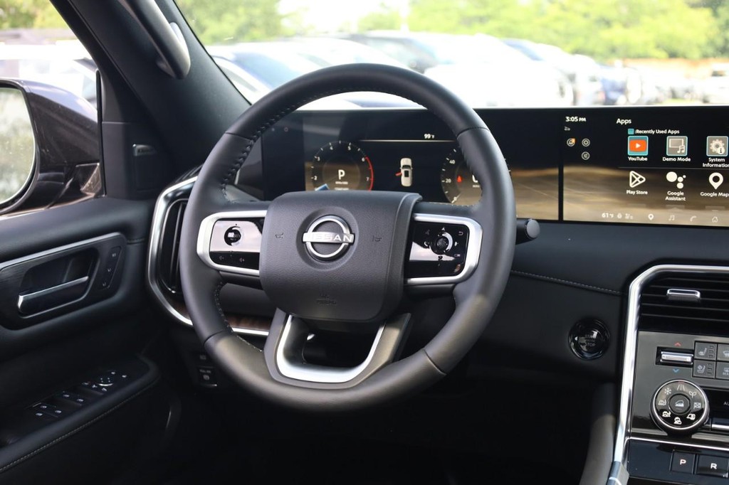 Nissan Armada Vehicle Full-screen Gallery Image 22