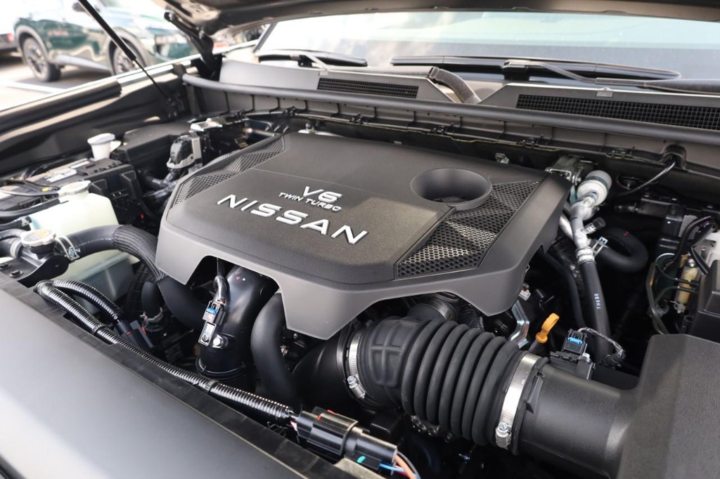 Nissan Armada Vehicle Full-screen Gallery Image 24