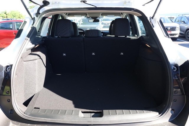Nissan Kicks Vehicle Full-screen Gallery Image 7