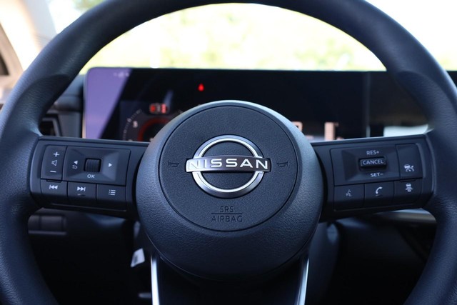Nissan Kicks Vehicle Full-screen Gallery Image 9