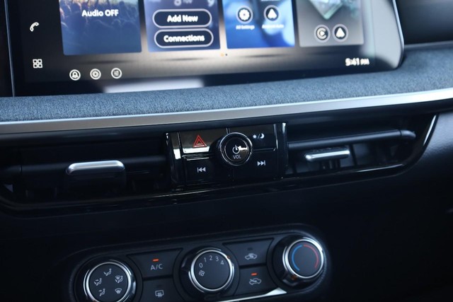 Nissan Kicks Vehicle Full-screen Gallery Image 13