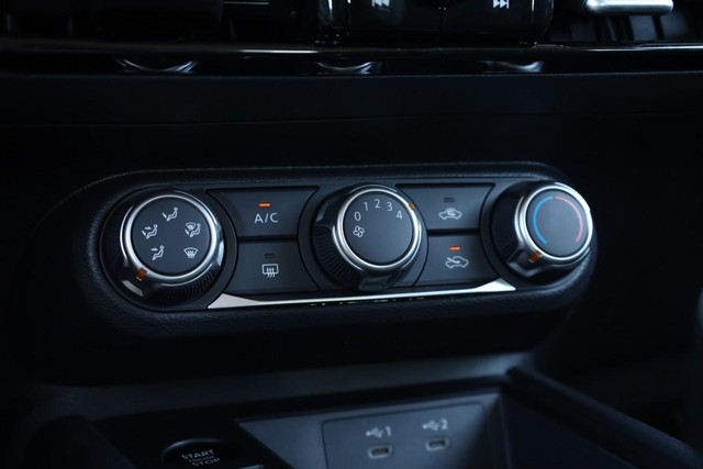 Nissan Kicks Vehicle Full-screen Gallery Image 14