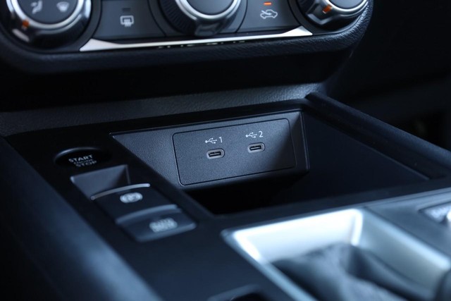 Nissan Kicks Vehicle Full-screen Gallery Image 15