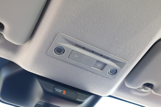 Nissan Kicks Vehicle Full-screen Gallery Image 17