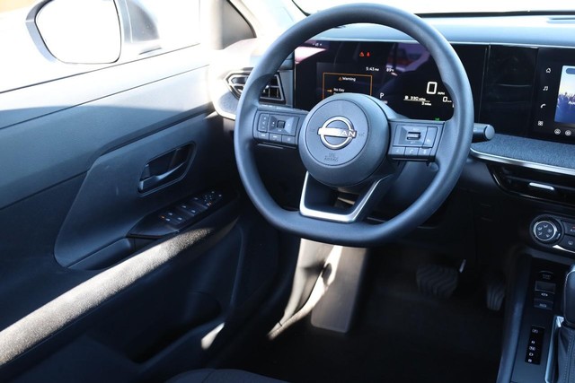 Nissan Kicks Vehicle Full-screen Gallery Image 22