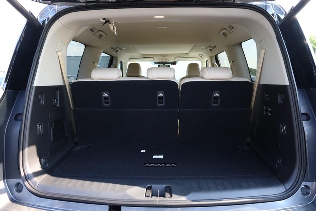 Nissan Armada Vehicle Full-screen Gallery Image 7