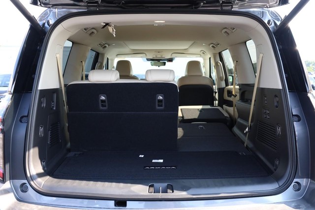 Nissan Armada Vehicle Full-screen Gallery Image 8