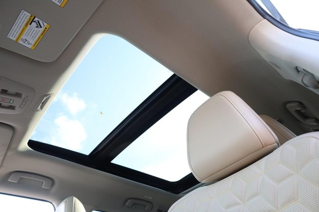 Nissan Armada Vehicle Full-screen Gallery Image 11