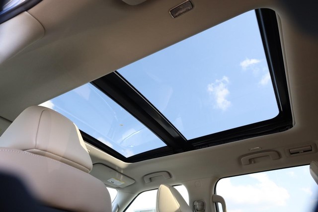 Nissan Armada Vehicle Full-screen Gallery Image 12