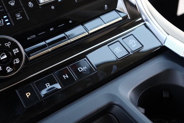 Nissan Armada Vehicle Full-screen Gallery Image 20
