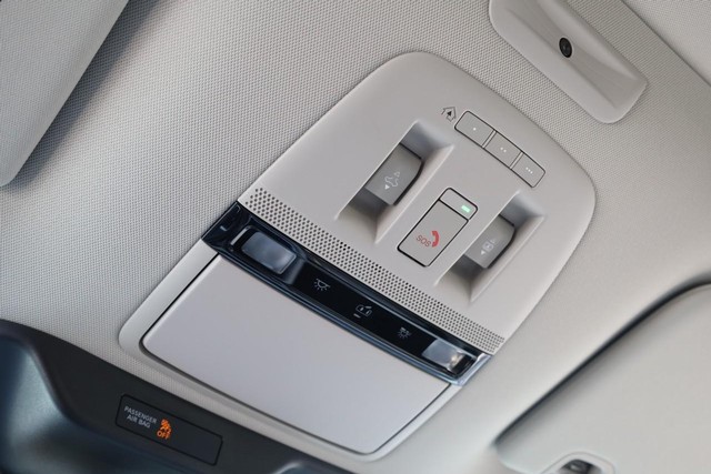 Nissan Armada Vehicle Full-screen Gallery Image 21