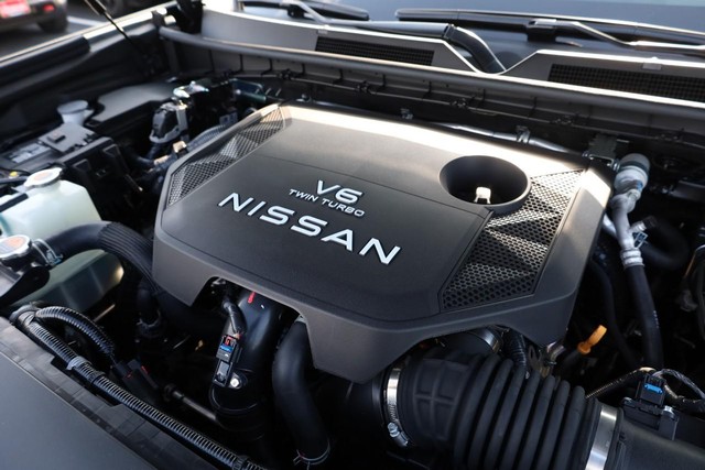 Nissan Armada Vehicle Full-screen Gallery Image 31