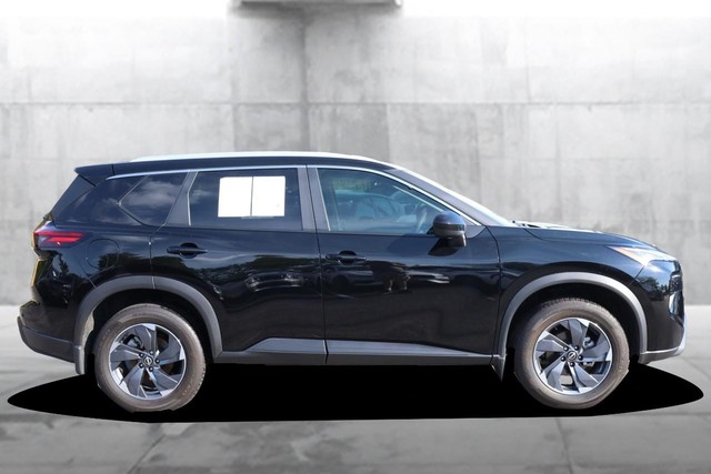 Nissan Rogue Vehicle Image 05