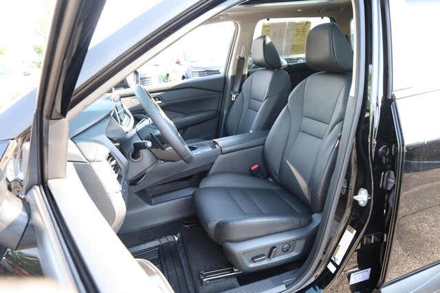 Nissan Rogue Vehicle Image 08