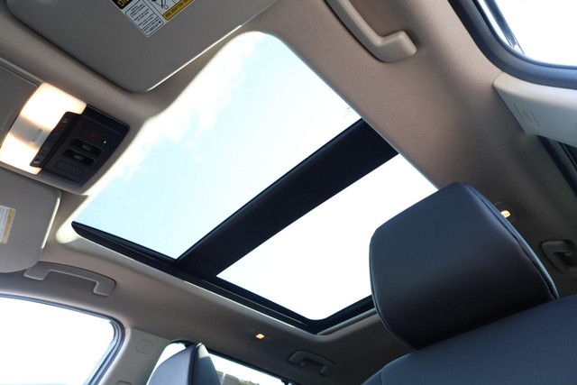 Nissan Rogue Vehicle Image 09