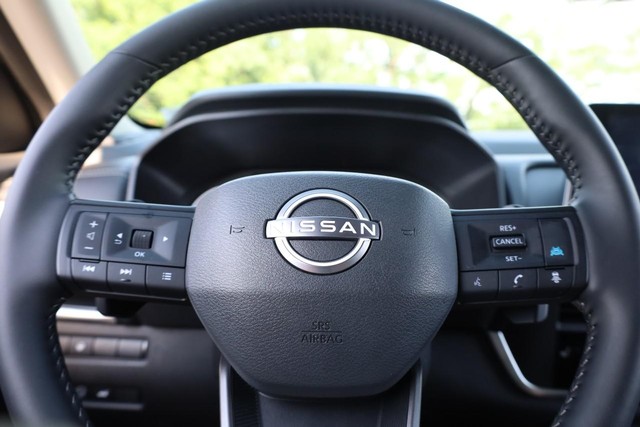 Nissan Rogue Vehicle Image 11