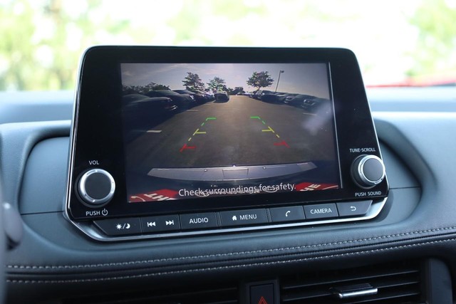 Nissan Rogue Vehicle Image 14