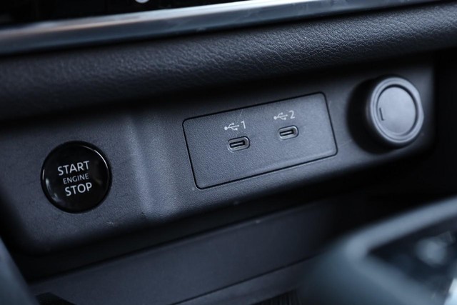Nissan Rogue Vehicle Image 16