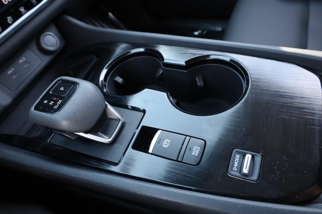 Nissan Rogue Vehicle Image 17