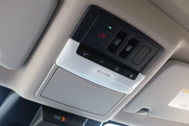 Nissan Rogue Vehicle Image 18