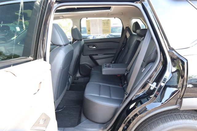 Nissan Rogue Vehicle Image 22