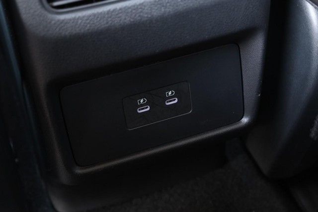 Nissan Rogue Vehicle Image 24