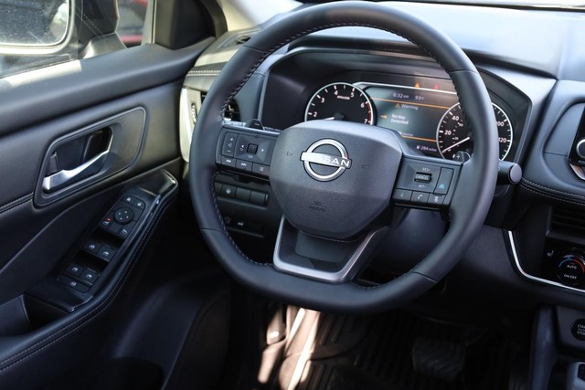 Nissan Rogue Vehicle Image 26