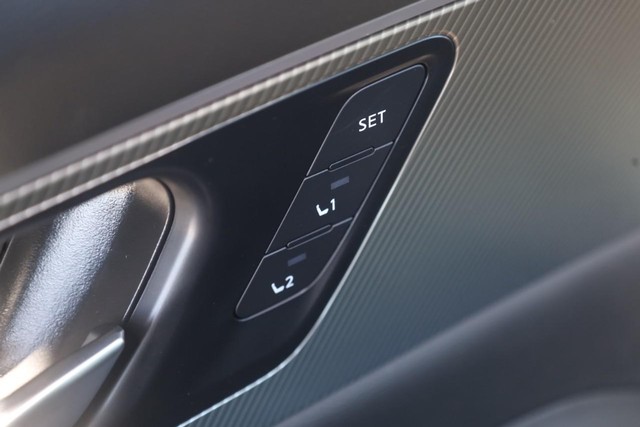 Nissan Murano Vehicle Image 12