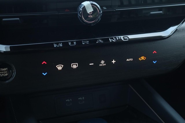 Nissan Murano Vehicle Image 17